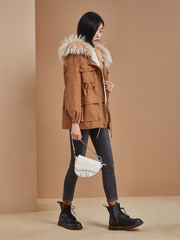 女生冬季短款外套怎么挑选 怎么搭配更加好看
