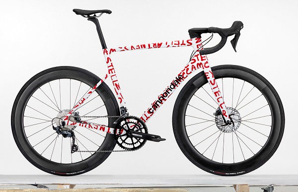 英国设计师品牌 Stella McCartney 与美国自行车品牌 cannondale 推出限量版自行车