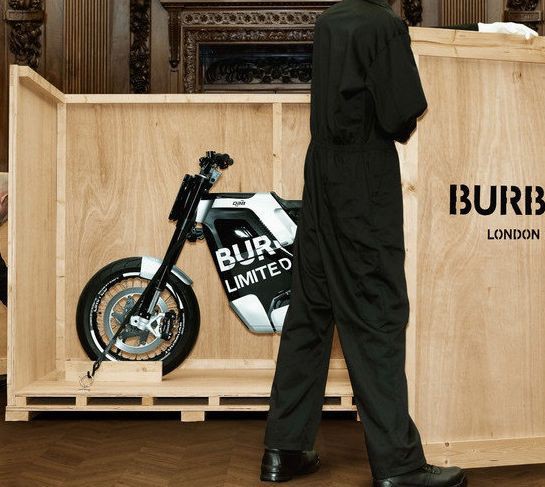 Burberry推出“Concept-E RS Burberry”可持续电动摩托车,约售20多万人民币！
