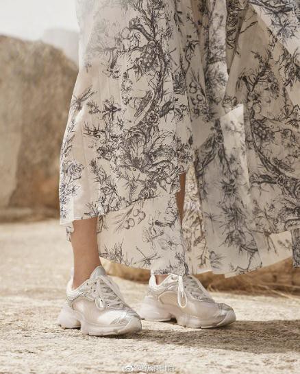 Dior发布新款女士系列运动鞋