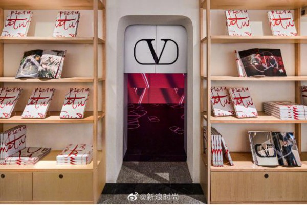 Valentino华伦天奴书屋空降上海