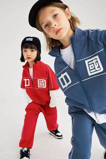 穿上吴京同款中国运动服，这是潮流！2022年最流行的外套单品是什么?