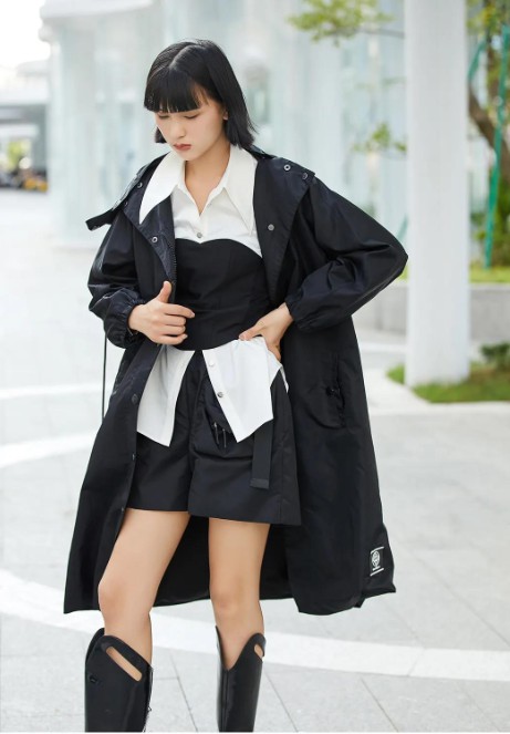 CELINE 2022 春夏成衣系列， BLACKPINK成员LISA现身秀场演绎街头时尚风！