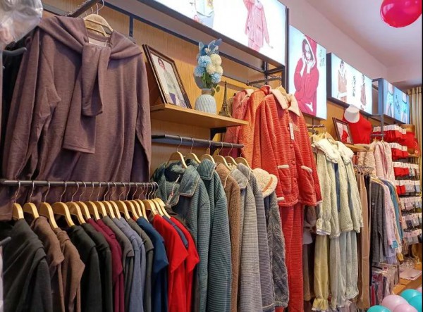 恭喜贵州铜仁的孔女士都市新感觉内衣品牌店正式开业！联营政策名额有限，速来！