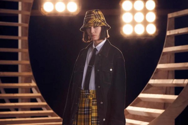 Christian Dior发布2022早秋系列