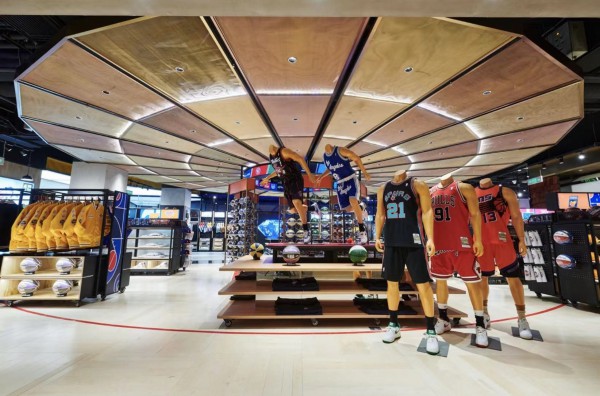 最新形象NBA旗舰店在天津市天河城购物中心正式开业,总面积达到1500平米！