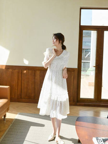 洛可可品牌女装2022春夏季节新款长款连衣裙
