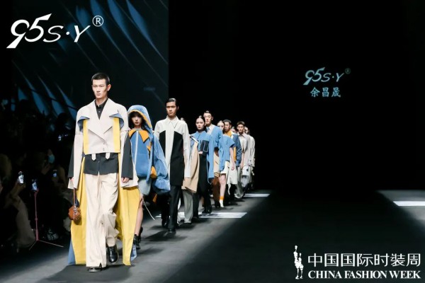 中国国际时装周秀场直击DAY7 浪漫与花城时尚新力量