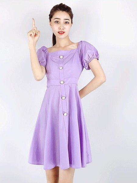 夏季闺蜜套装怎么选？紫色连衣裙&米色休闲套装哪款更合适