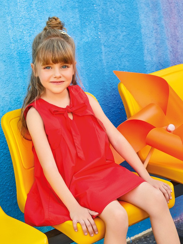 夏天什么颜色的连衣裙更适合“炸街”呢？孩子适合红色系的连衣裙吗？