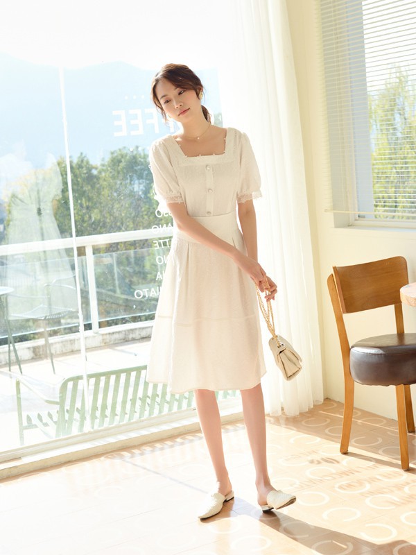 白色连衣裙更适合这个夏天！