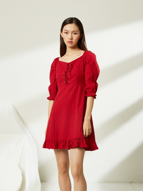 夏季連衣裙怎么搭配 紅色&白色哪款更加好看