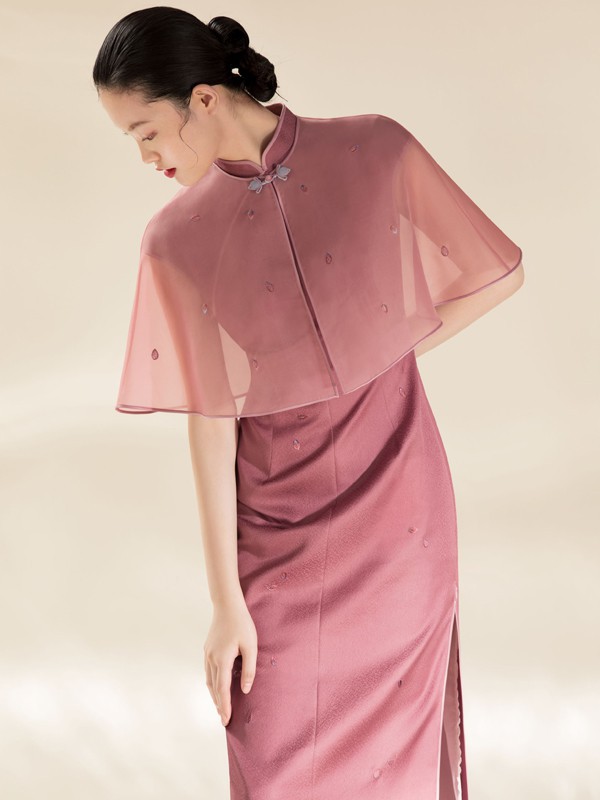 温婉大气的旗袍 更好的展示女性含蓄美
