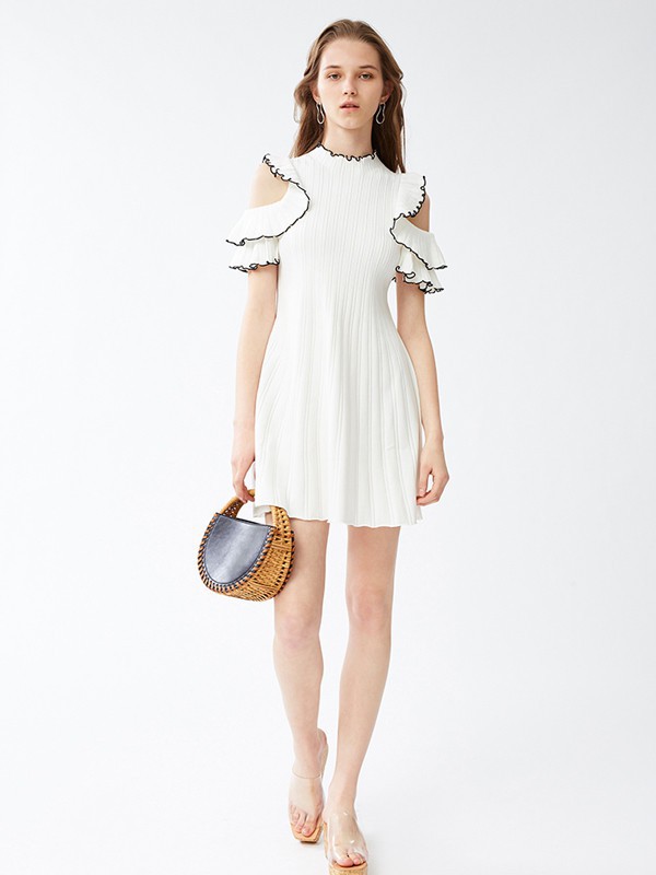夏天穿什么颜色更显白 这件连衣裙你入手了吗