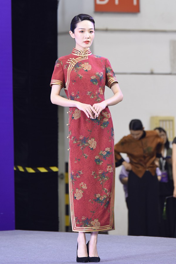 专访王艺绣品牌创始人王成义：当代旗袍文化的传承与创新