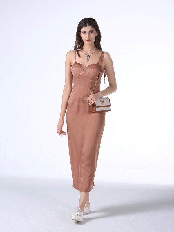 棕色连衣裙怎么挑选  什么款式更显优雅温柔