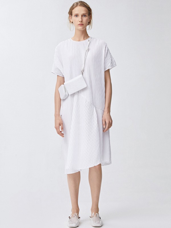 夏天想要大方优雅 纯白色连衣裙好看吗