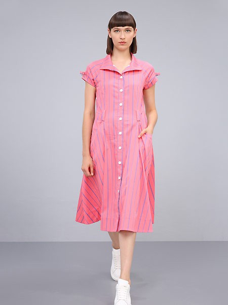 粉色条纹衬衫裙怎么穿 什么款式更显嫩