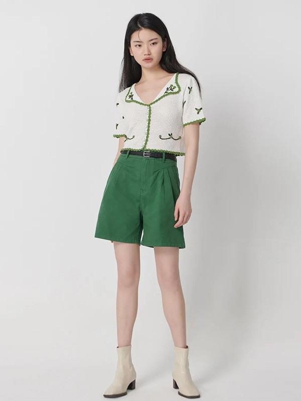 绿色衣服搭配什么颜色好看 绿色上衣搭配白色短裙好看吗