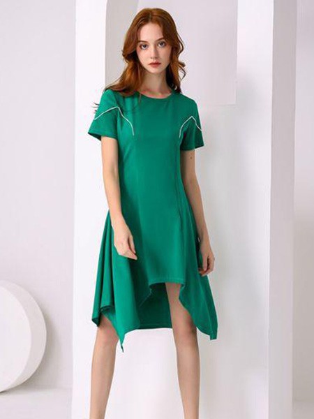 七月适合穿什么款式的绿色连衣裙