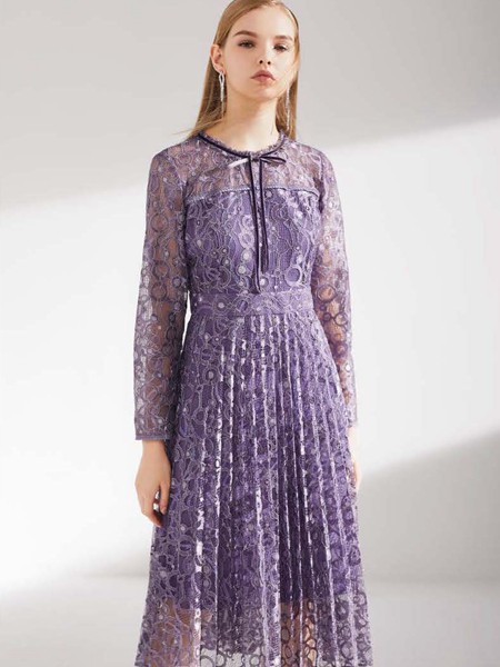 印花系列怎么挑选 黑色连衣裙&紫色连衣裙那款更好看