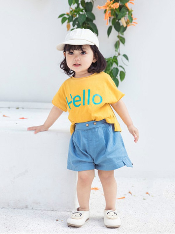 黄色T恤搭配什么裤子比较可爱? 2岁的女宝宝夏天怎么穿更清爽