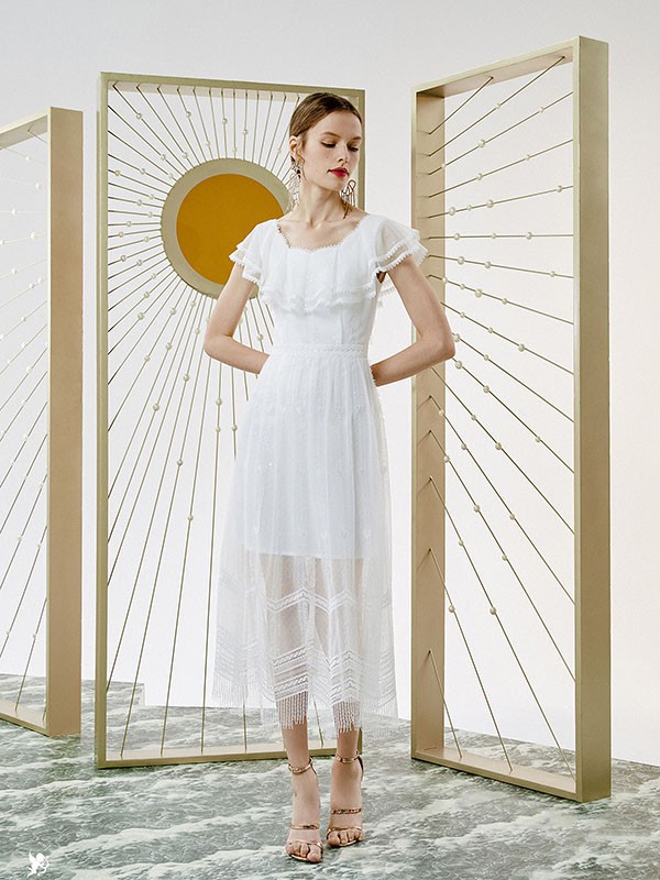 夏季浪漫白色连衣纱裙怎么搭配 什么款式更好看