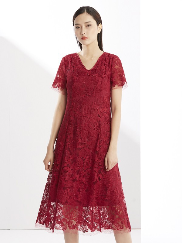 夏天红色连衣裙怎么搭配 什么款式的连衣裙更好看