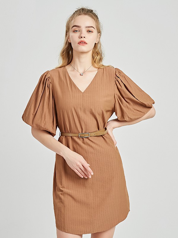 性感复古棕适合什么人穿 棕色连衣裙好看吗