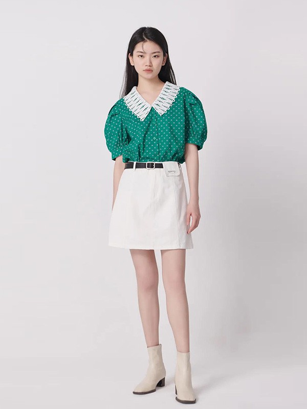 绿色波点泡泡袖上衣搭配什么裙子好看？今年最流行的泡泡袖元素你入手了吗？