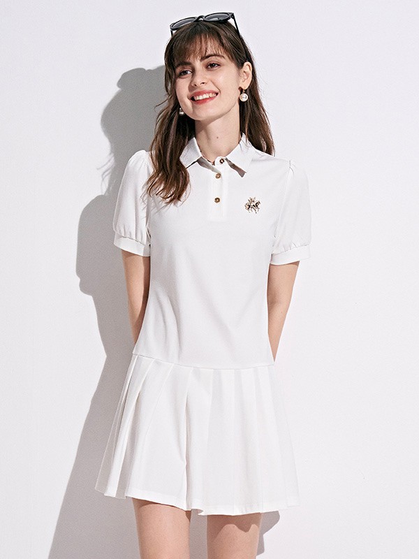 白色连衣裙怎么搭配 怎么样的白色连衣裙版型更具设计感