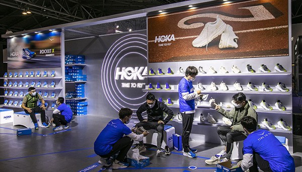 Hoka跑鞋呈现出高速发展的趋势,进攻实体零售,纽约开首家门店！