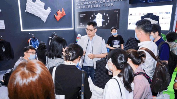锁定商机丨2022上海国际学生用品博览会火热招展中！