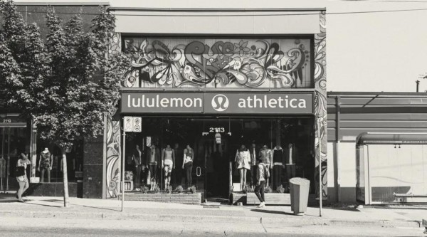 lululemon的最大竞争对手来了 竟不是Nike而是它