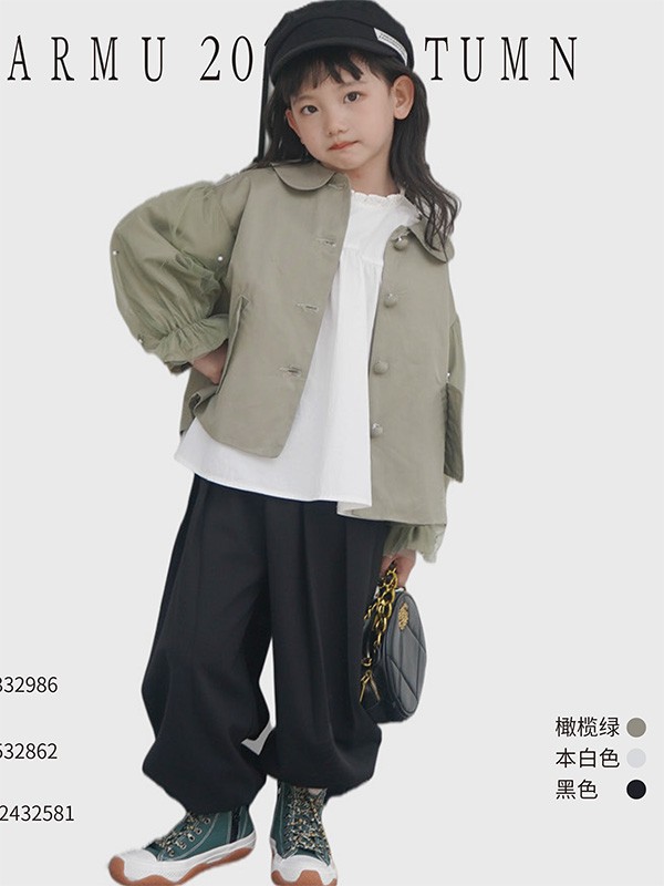4岁陈冠希女儿自信帅气的街头风打扮气质不输超模妈妈！