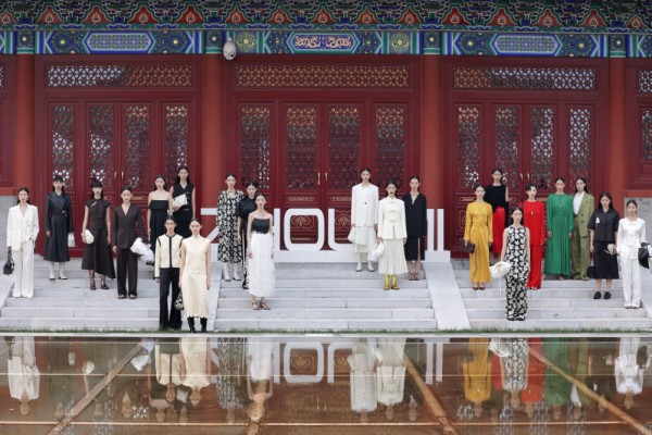 ZHOU MI 2022年春夏新品发布会闪耀中国国际时装周