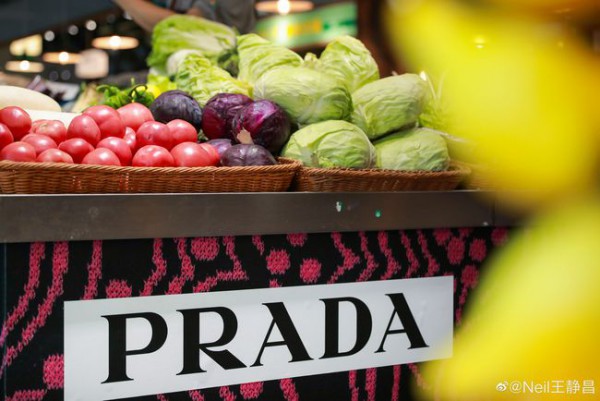 PRADA在上海开设菜市场快闪店 持续到国庆