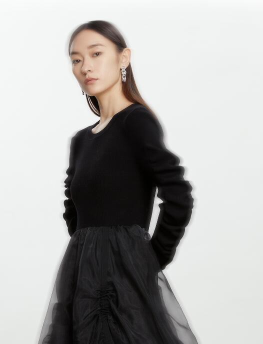 杰西伍女装品牌2023年秋冬新款黑色针织羊毛衫