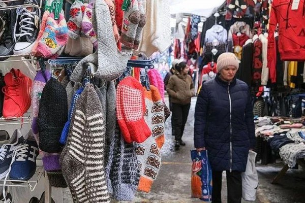 调查显示：俄罗斯七分之一的人没有钱买羽绒服
