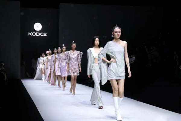 深圳时装周2023春夏系列圆满闭幕,推进时尚产业高质量发展