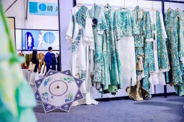 2022江西纺织服装周暨江西（赣州）纺织服装产业博览会盛大开幕