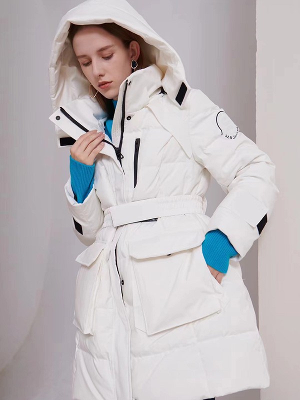 冬季來襲，“外套”別總穿得那么單調，卡致依女裝溫暖氣質又不失時尚感