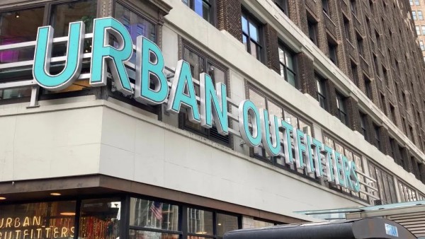 Urban Outfitters第三季度销售增长但利润暴跌