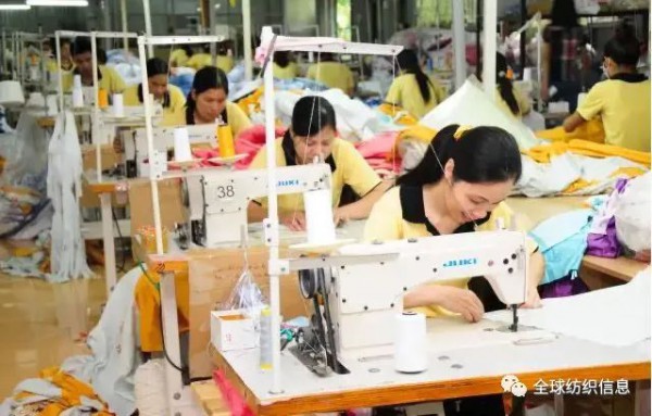 2022 年前 10 个月纺织和服装业的出口收入达到约 38 美元