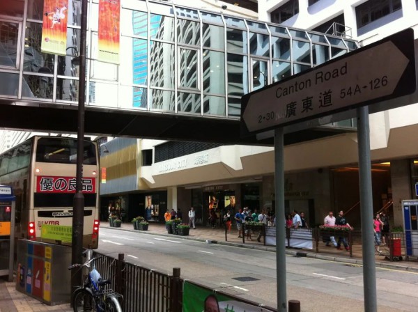 香港街区租金变化巨大,李宁等正“抄底”昔日奢侈品牌店铺