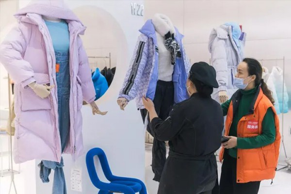 平湖市前十月实现服装类网络零售额55.8亿元