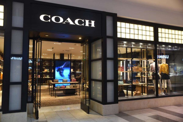 Coach母公司2022财年前半财年净利5.45亿美元