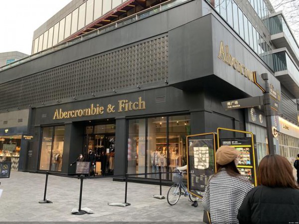 最新资讯|美国时尚品牌Abercrombie&Fitch内地首家门店即将停止营业