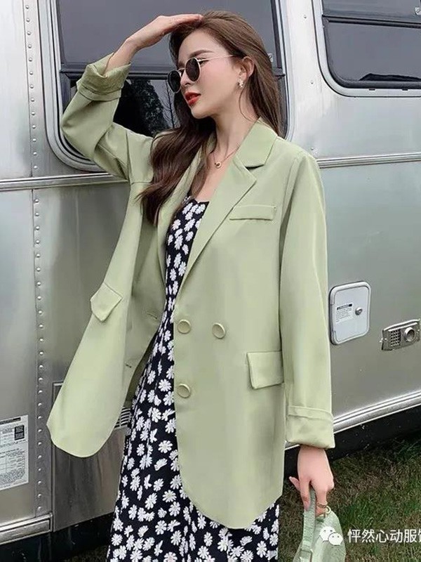 虫二品牌女装秋季新款豆绿色西装外套