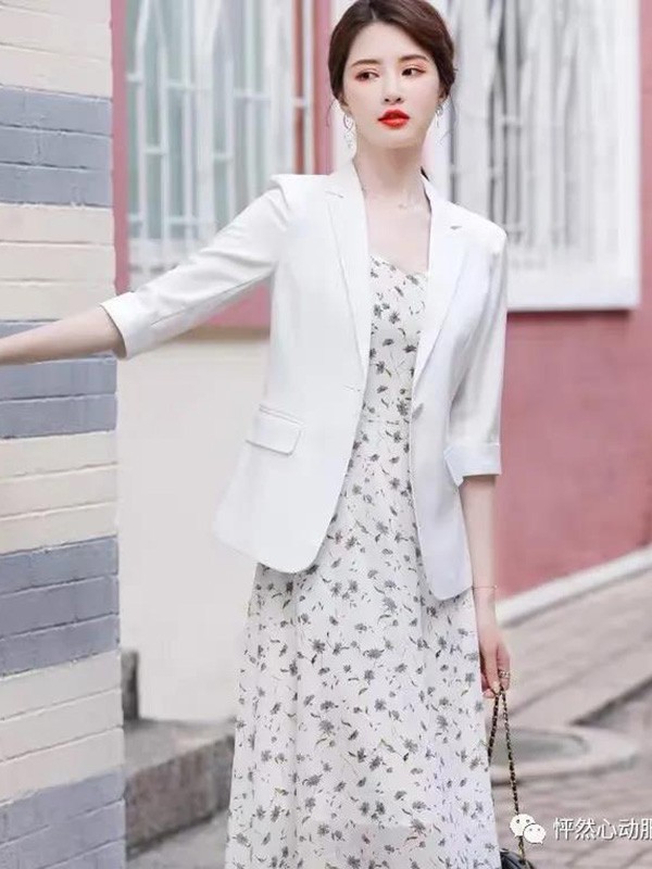 五色风马女装品牌装2022春夏季新款白色西装外套